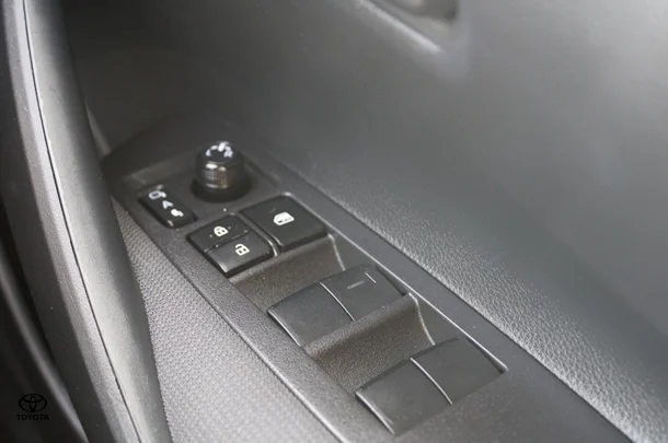 2024 Toyota Corolla Hatch Hybrid Ascent Sport image 32