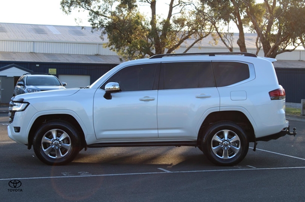 2023 Toyota Landcruiser Sahara image 12