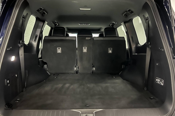 2022 Toyota Landcruiser VX image 12