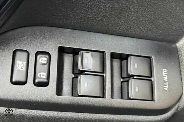 2021 Toyota Prado GXL image 17