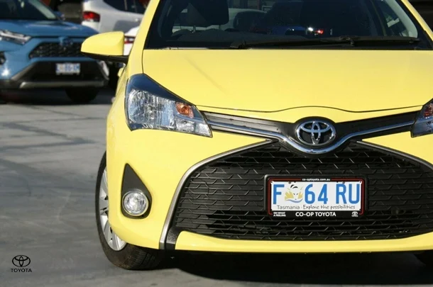 2016 Toyota Yaris SX image 2