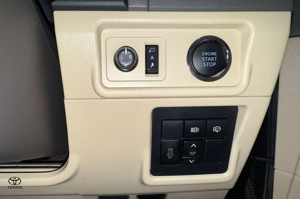 2018 Toyota Prado VX image 16