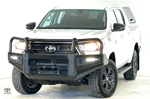 2023 Toyota Hilux SR