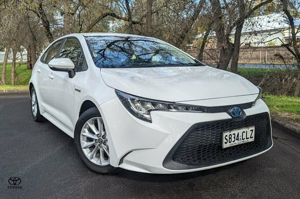 2021 Toyota Corolla Sedan Hybrid Ascent Sport