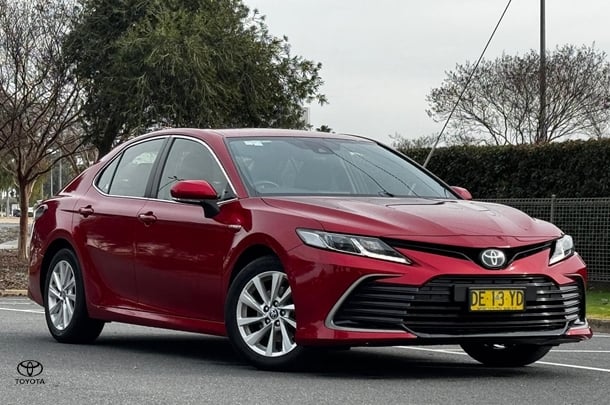 2022 Toyota Camry Hybrid Ascent