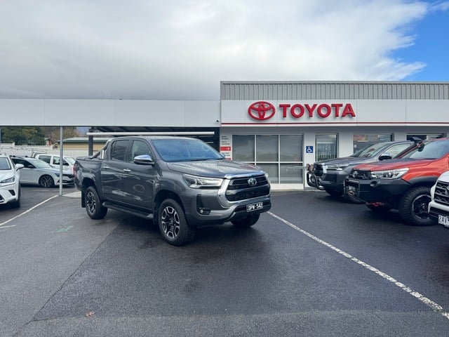 2023 Toyota Hilux SR5