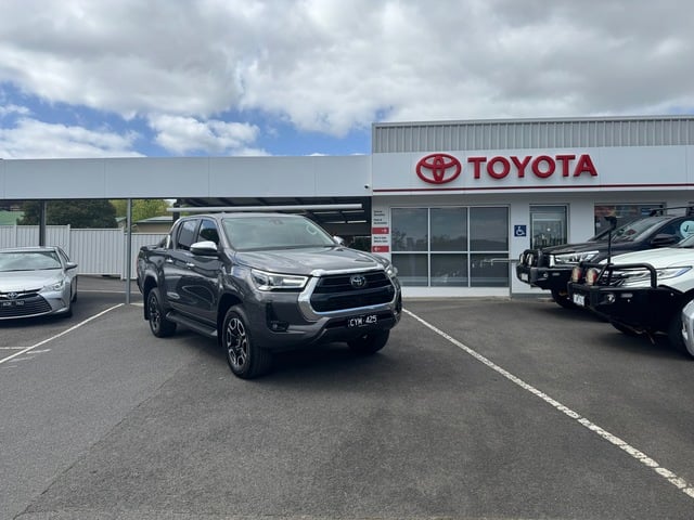 2022 Toyota Hilux SR5