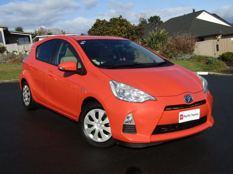 2012 Toyota Aqua 1.5 Hybrid S 5 Hatch