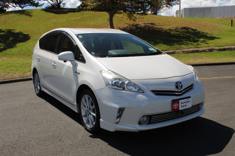 2013 Toyota Prius Alpha 1.8 Hybrid G Touring 7...