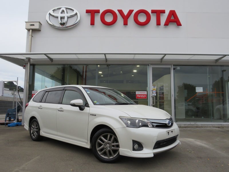 2014 Toyota Corolla Fielder 1.5 Hybrid G WxB 5...