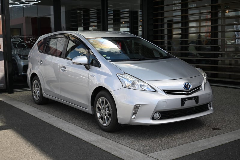 2014 Toyota Prius Alpha 1.8 Hybrid S FWD Wagon