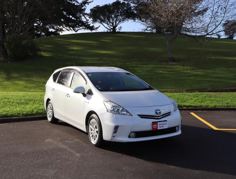 2014 Toyota Prius Alpha 1.8 Hybrid S Tune Black...