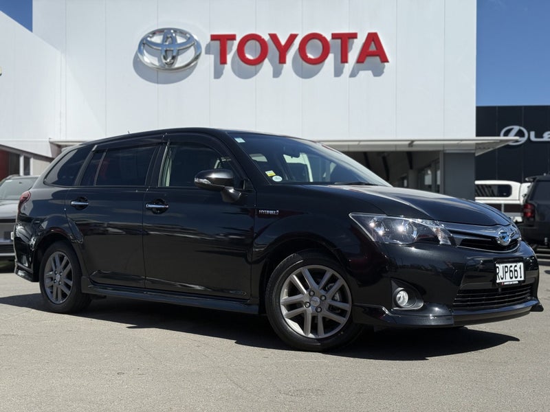 2015 Toyota Corolla Fielder 1.5 Hybrid G WxB 5...