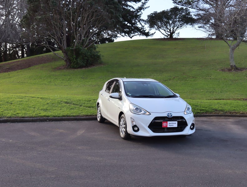 2016 Toyota Aqua 1.5 Hybrid S Style Black 5 Dr...