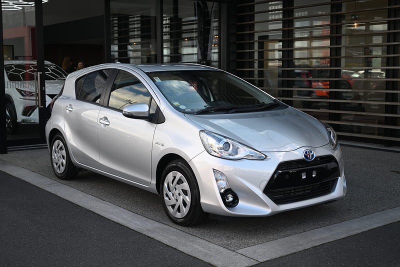 2016 Toyota Aqua 1.5 Petrol Hybrid S Hatchback
