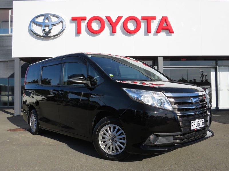 2016 Toyota Noah X Delight Plus Hybrid 1.8 5 Dr...
