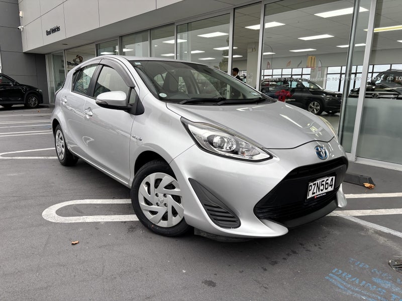 2017 Toyota Aqua 1.5 HYBRID ECONOMICAL HATCH