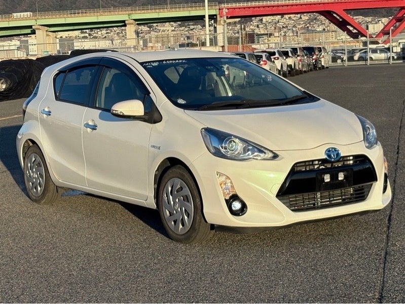 2017 Toyota Aqua 1.5 Hybrid S Style Black