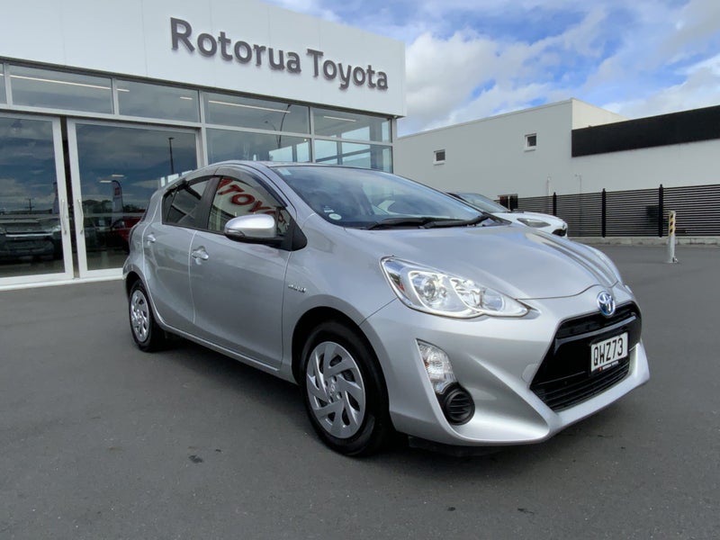 2017 Toyota Aqua Certified !!