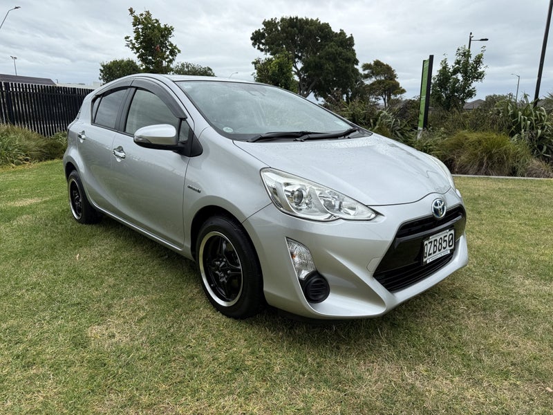 2017 Toyota Aqua Hybrid Synergy Drive Automatic...