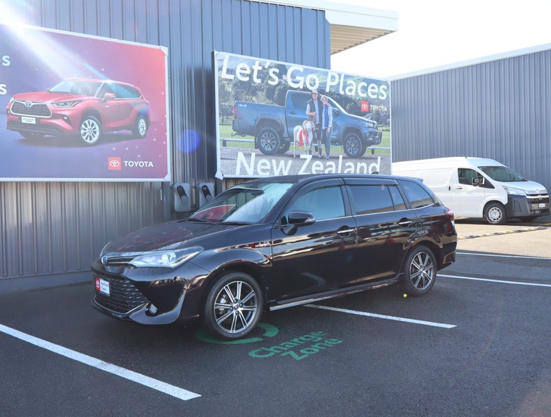 2017 Toyota Corolla Fielder 1.5 Hybrid G WxB 5...