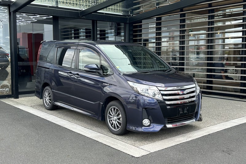 2017 Toyota Noah 1.8 Hybrid Si FWD SUV