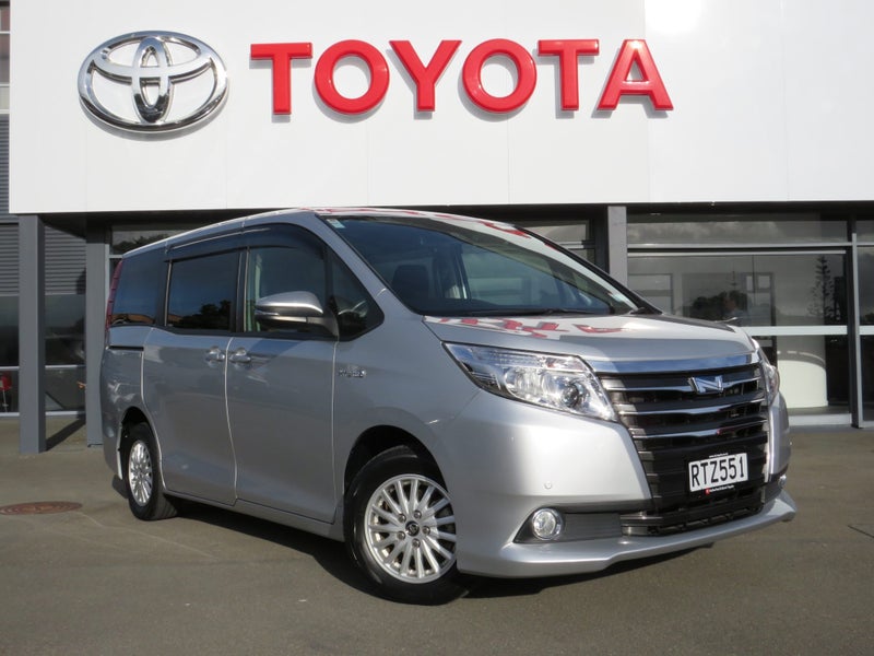 2017 Toyota Noah Hybrid G
