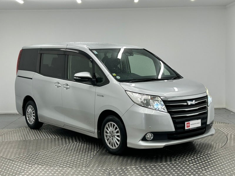 2017 Toyota Noah Hybrid G