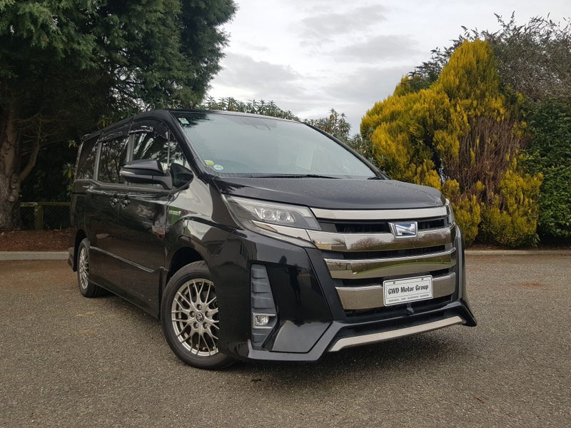 2017 Toyota Noah Si Hybrid