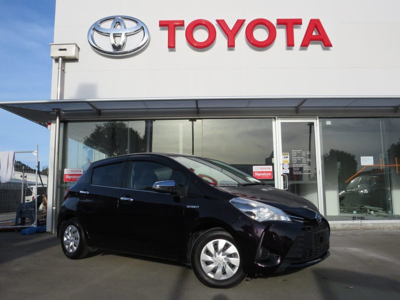 2017 Toyota Vitz 1.5 Hybrid Jewela 5Dr Hatch CV...
