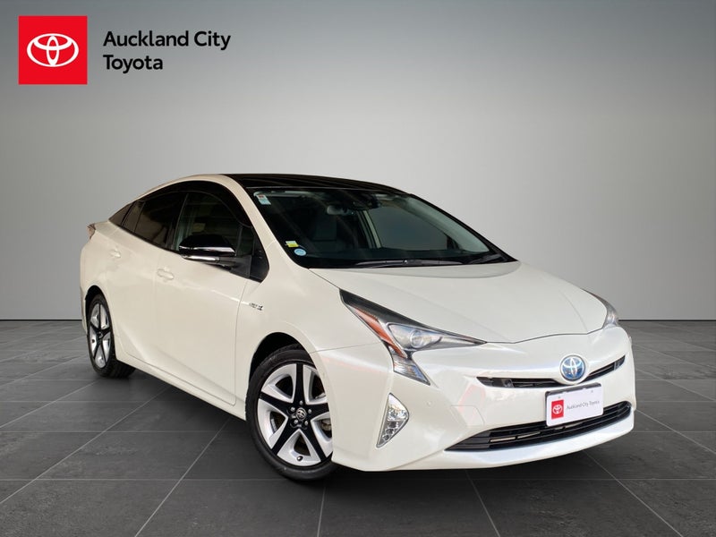 2018 Toyota Prius 1.8 S Safety Plus 2 Tone 5 Dr...