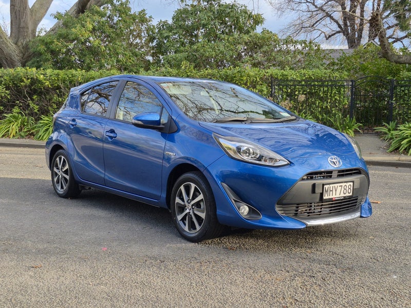 2019 Toyota Prius C c SX 1.5P HV ECVT FWD (AHXE...