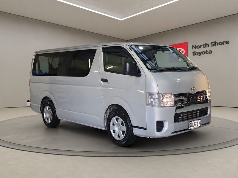 2020 Toyota Hiace DX 2.8L TD 9 Seaeter