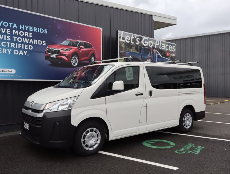 2020 Toyota Hiace ZR 2.8DT 6MT RWD GVN/5D/2S