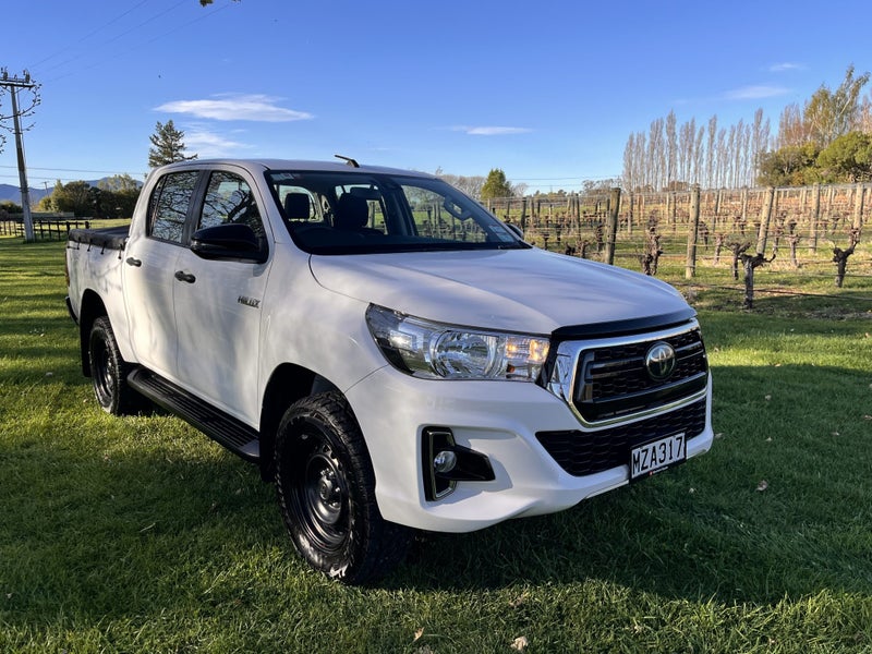 2020 Toyota Hilux SR 2.8DT 6AT 2WD DCW/4D/5S