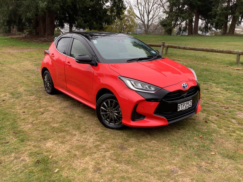 2020 Toyota Yaris Z E-Four 1.5L AWD Hybrid Elec...