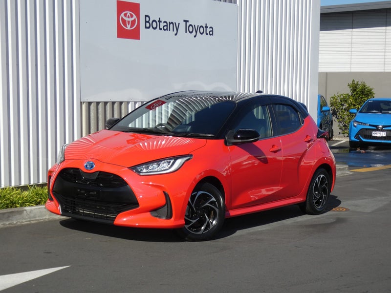 2021 Toyota Yaris 1.5 Hybrid Z 5 Dr Hatch CVT 2...