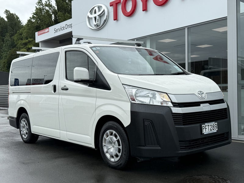 2022 Toyota Hiace ZR 2.8DT 6Manual