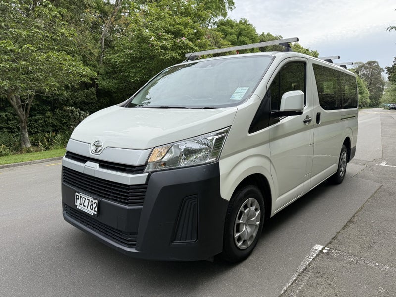 2022 Toyota Hiace ZR 2.8DT Automatic RWD Minibu...