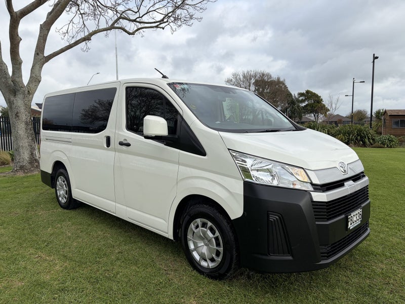 2022 Toyota Hiace ZR 2.8DT Automatic RWD Van -...