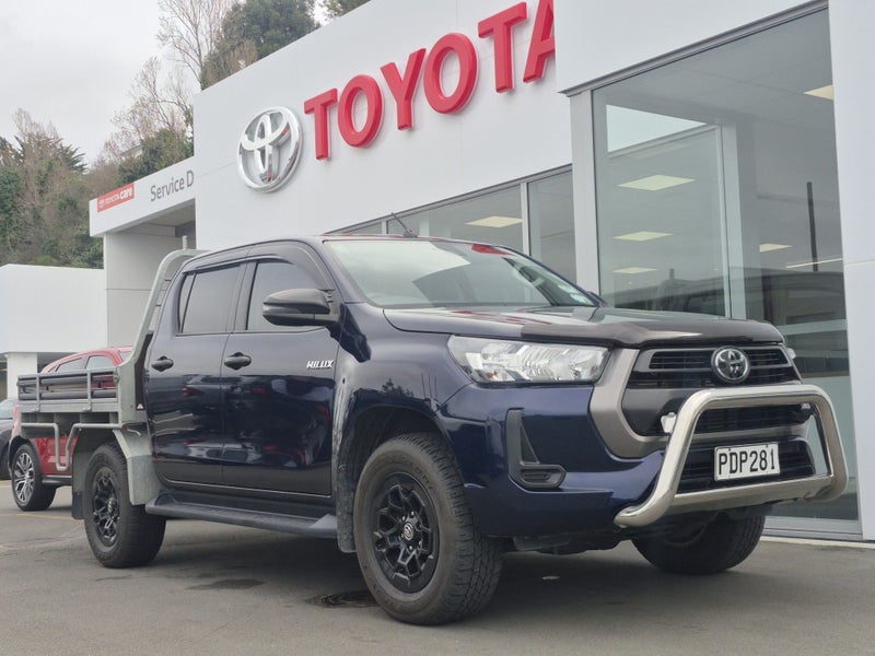 2022 Toyota Hilux SR 2.8DT 2WD Flat deck 6M