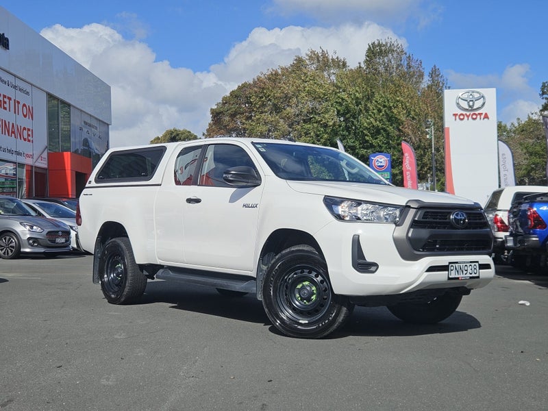 2022 Toyota Hilux SR 2.8DT Extra Cab 2WD