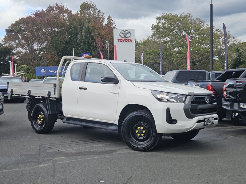 2022 Toyota Hilux SR 2.8DT Extra Cab Flatdeck