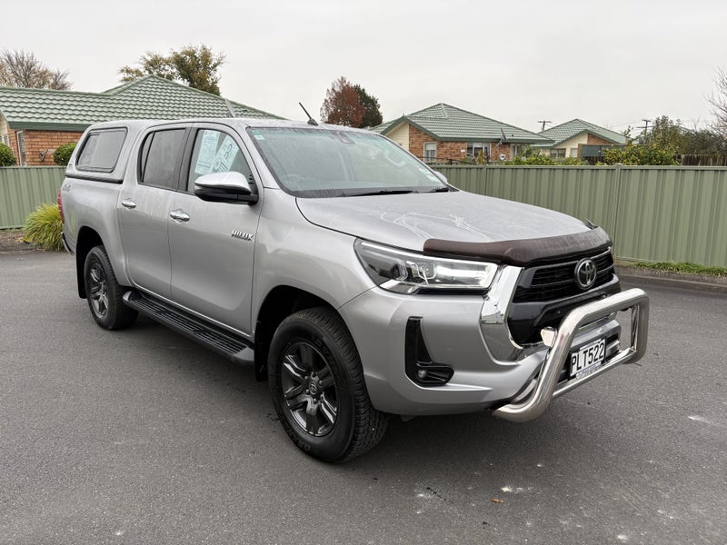 2022 Toyota Hilux SR5 2.8DT 6MT 4WD DCW/4D/5S (...