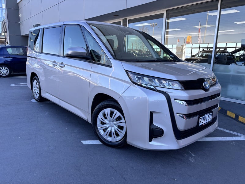 2022 Toyota Noah 1.8 HYBRID PEOPLE MOVER