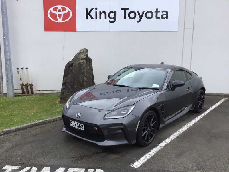2023 Toyota GR86 RZ 2.4P w extras