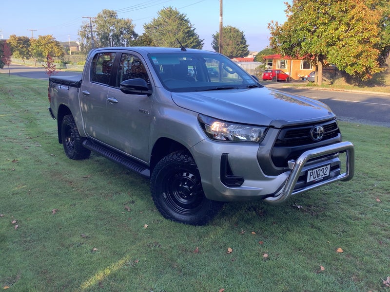 2023 Toyota Hilux SR 2.8DT 6MT 4WD Double Cab