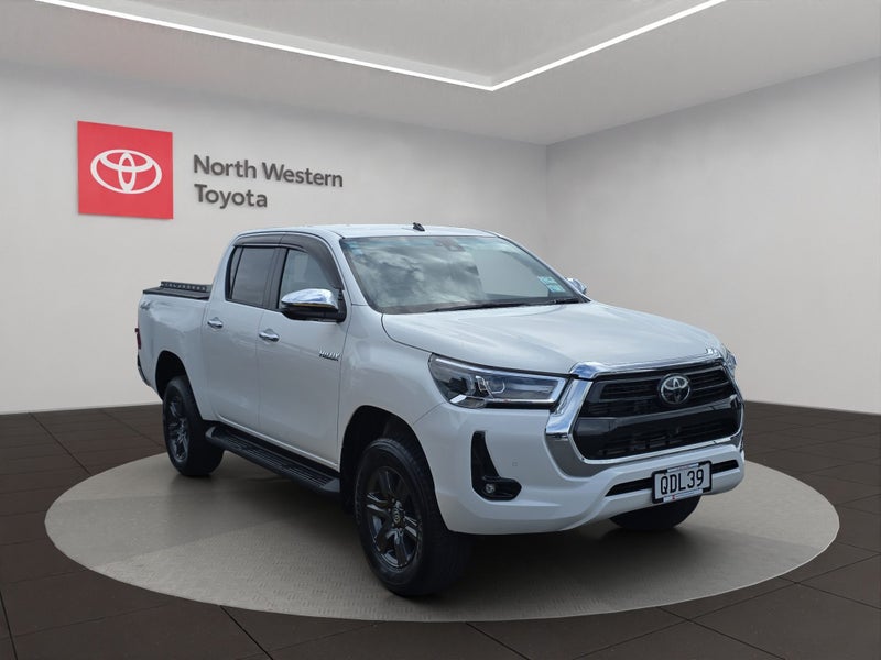 2023 Toyota Hilux SR5 2.8DT 6AT 4WD DCW/4D/5S
