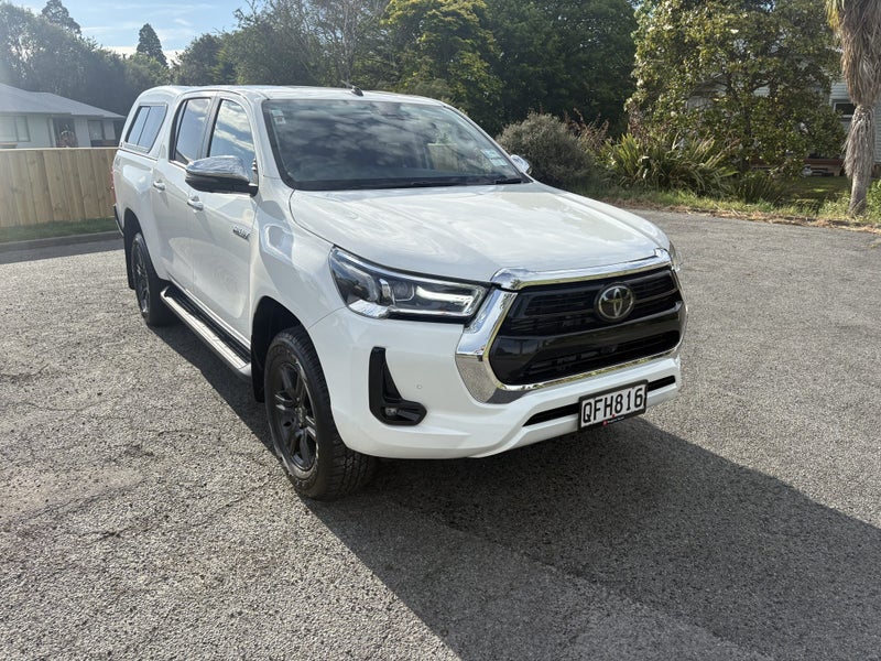 2023 Toyota Hilux SR5 2.8DT 6AT 4WD DCW/4D/5S