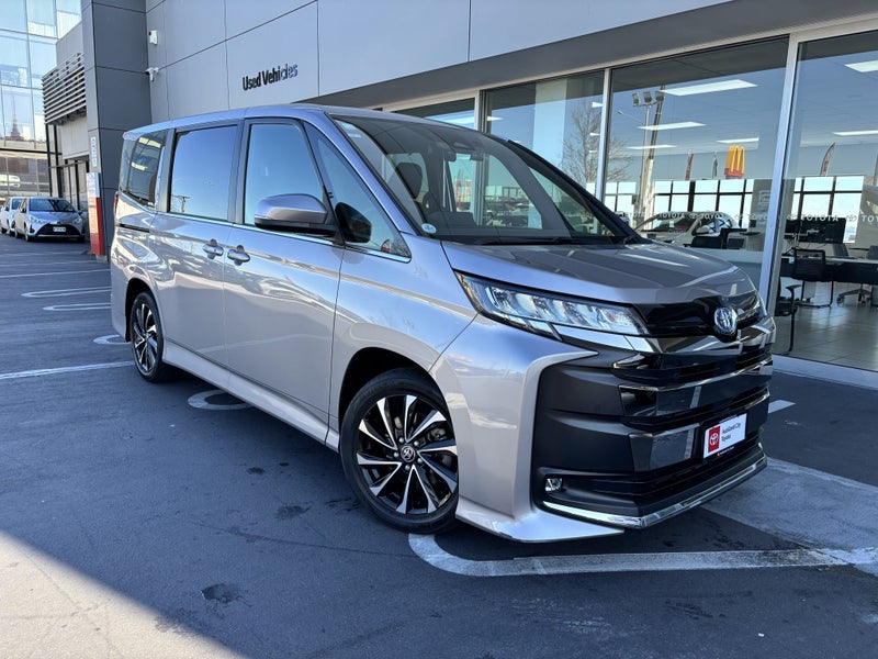 2023 Toyota Noah SZ 1.8 HYBRID LUXURY PEOPLE MOVER